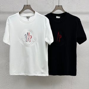 【Moncler 】（モンクレール）胸の刺繍 半袖 男女兼用Tシャツ