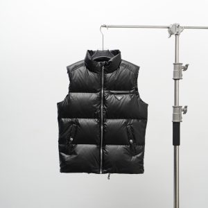 PRADAプラダ 冬季新作 90％ホワイトダックダウン トライアングルロゴ ダウンベスト カップルモデルMONCLER