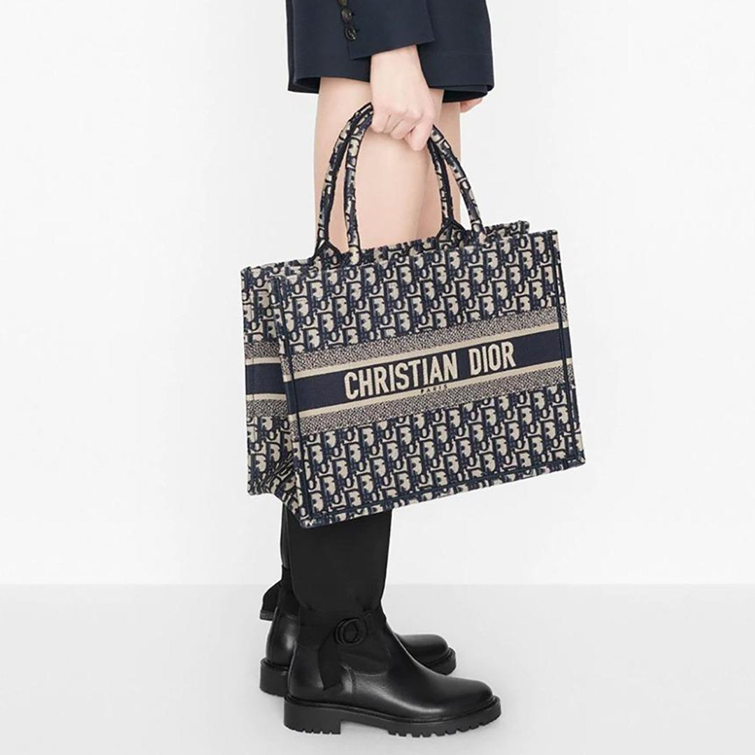 🔥限定30個!売り切れ次第終わり!【DIOR |公式サイトは正規品】🔥VERY(ヴェリイ)雑誌掲載💓滝沢眞規子愛用★新作BOOK TOTE BAG - 画像 (6)