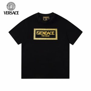【VERSACE 公式旗艦店】ヴェルサーチ Tシャツ ご好評に付き再入荷!半袖Tシャツ