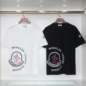 【Moncler 】(モンクレール)男女兼用、ご好評に付き再入荷!半袖Tシャツ