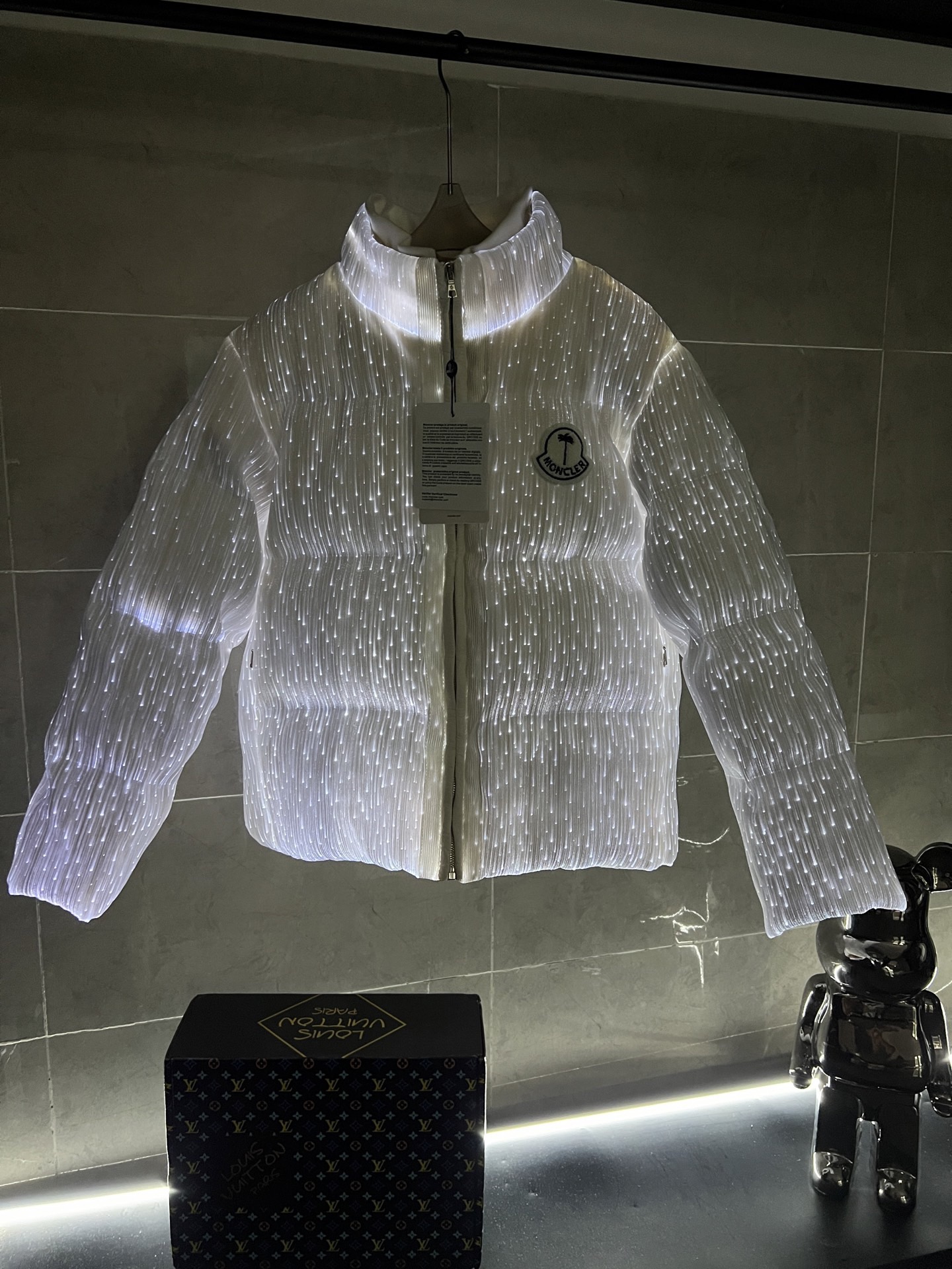 【人気商品】𝐌𝐎𝐍𝐂𝐋𝐄𝐑 新型発光薄型ダウンジャケットMONCLER - 画像 (2)