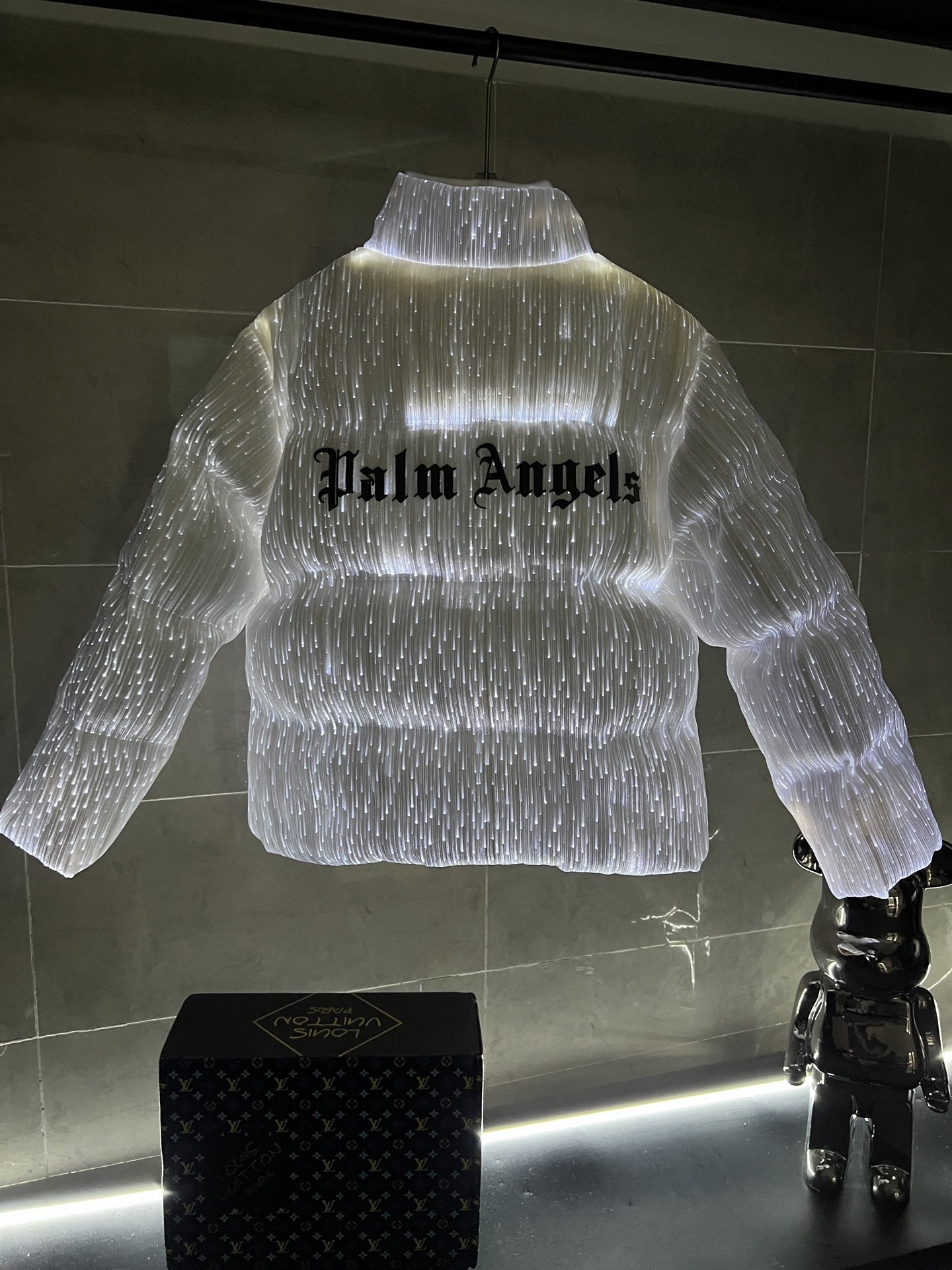 【人気商品】𝐌𝐎𝐍𝐂𝐋𝐄𝐑 新型発光薄型ダウンジャケットMONCLER - 画像 (4)
