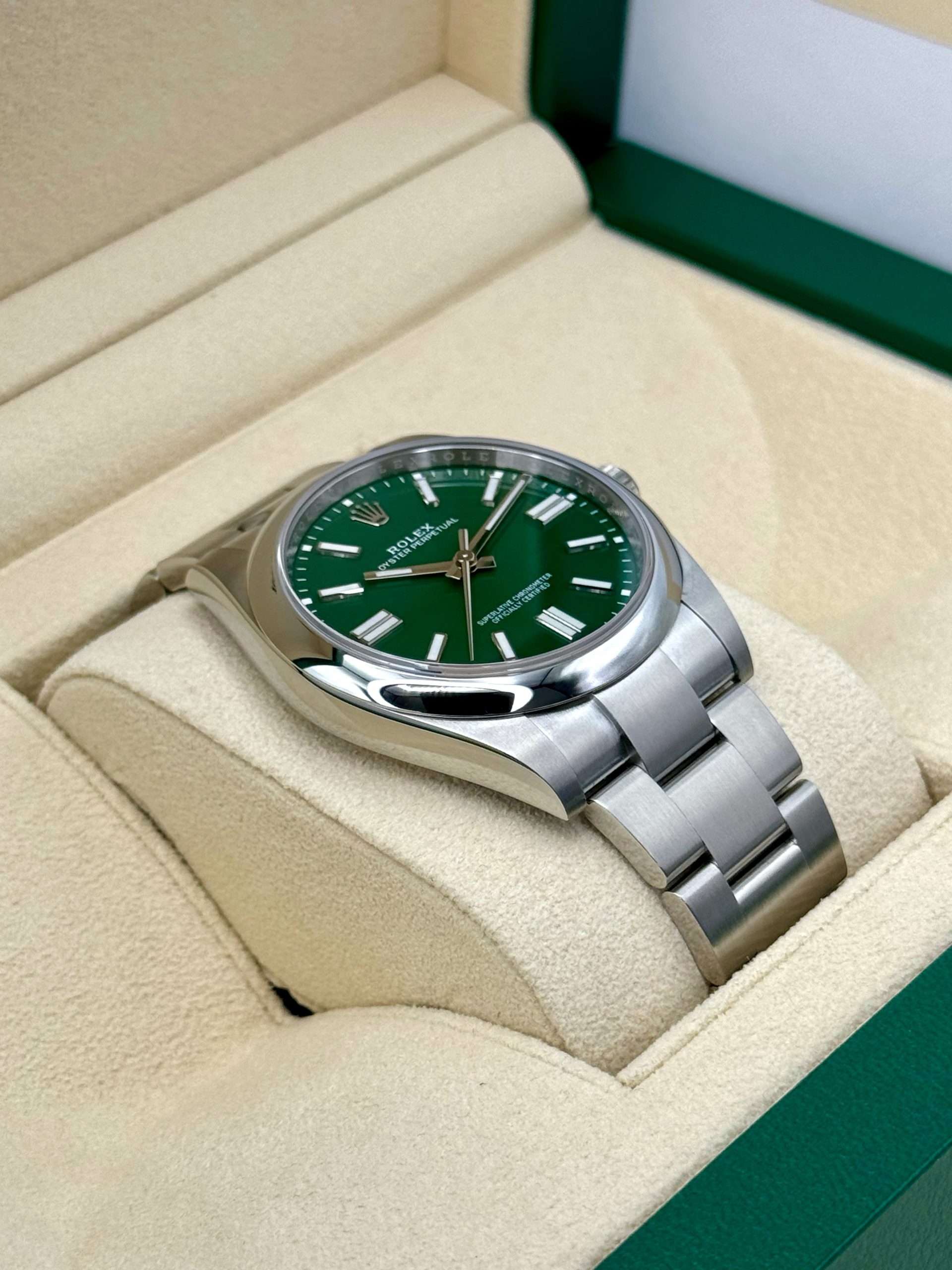 NEW 2024 ロレックス オイスターパーペチュアル 41mm 124300 グリーンダイヤルRolex - 画像 (6)