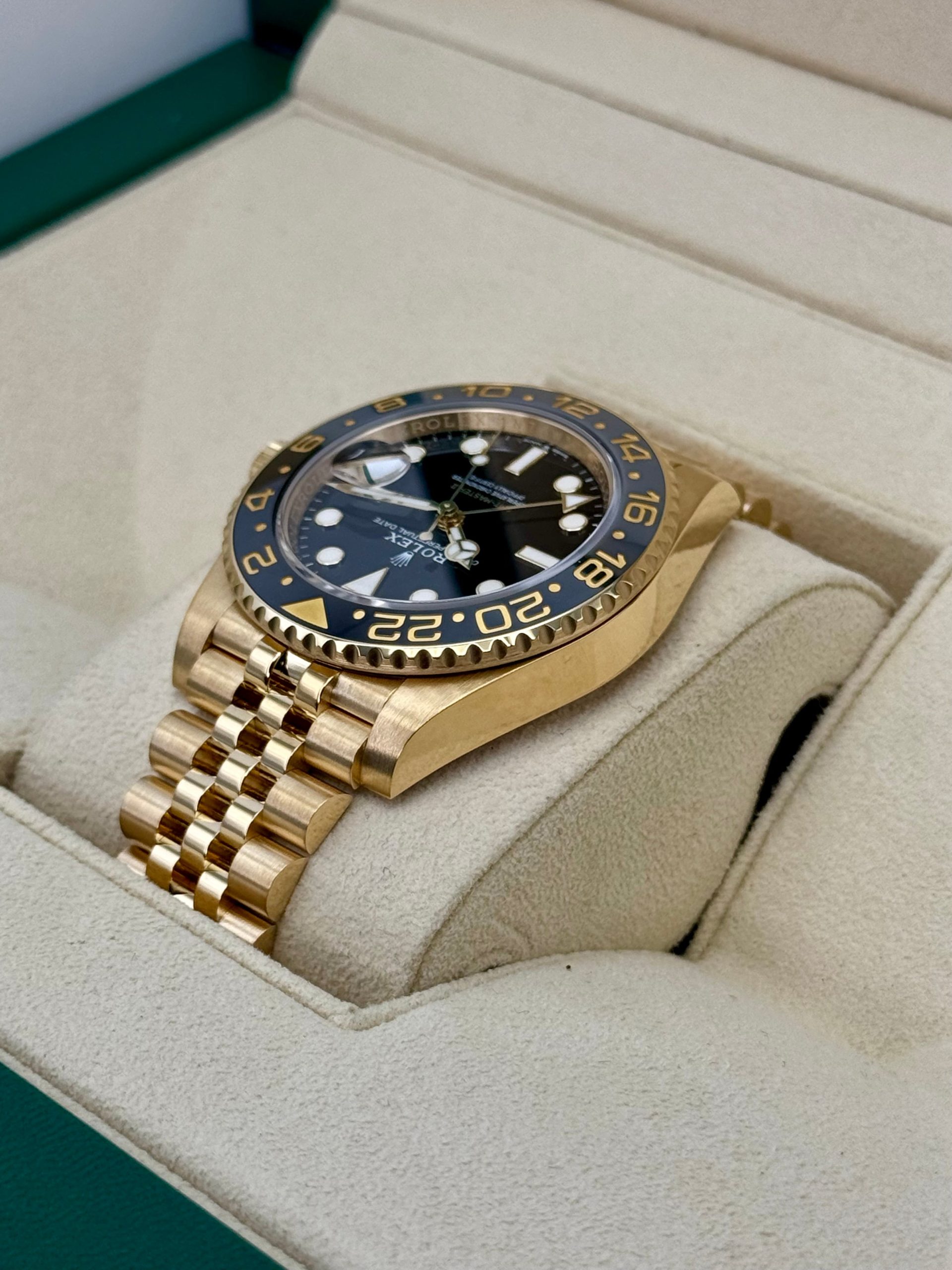 2023 Rolex GMT Master II 40mm 126718GRNR Yellow Gold Jubilee Black DialRolex - 画像 (8)